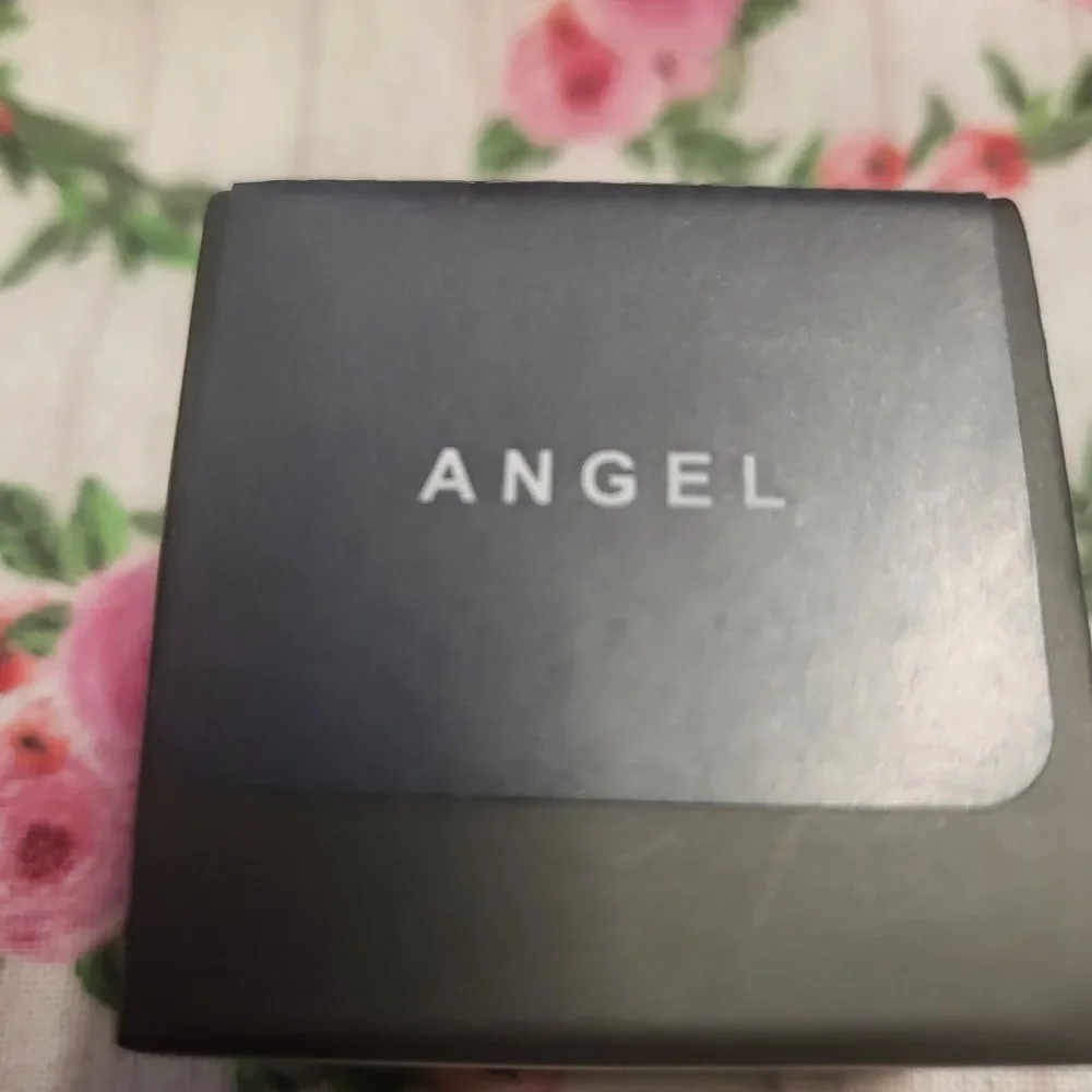 Lique Cheek and Eye lid Powder Angel